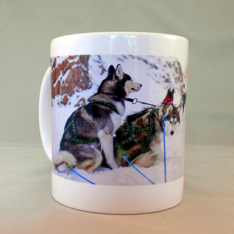 Howling Dog Alaska Round Sticker